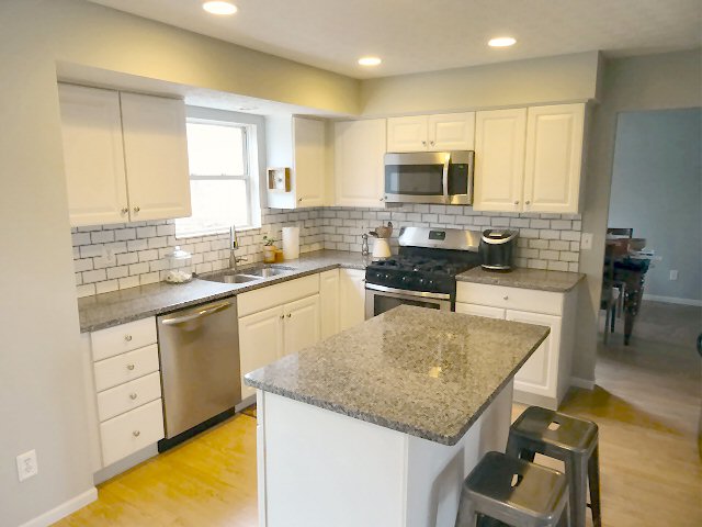 New appliances, granite counters and island in 7658 Pinehill Rd, Lewis Center, OH