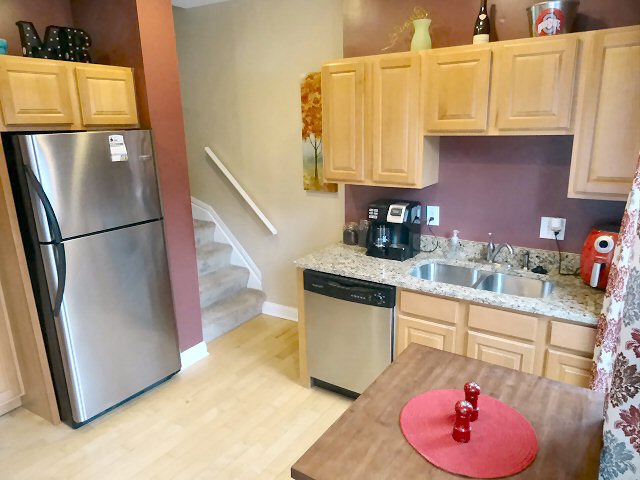 Pictures of 472 W 2nd - Kitchen 2